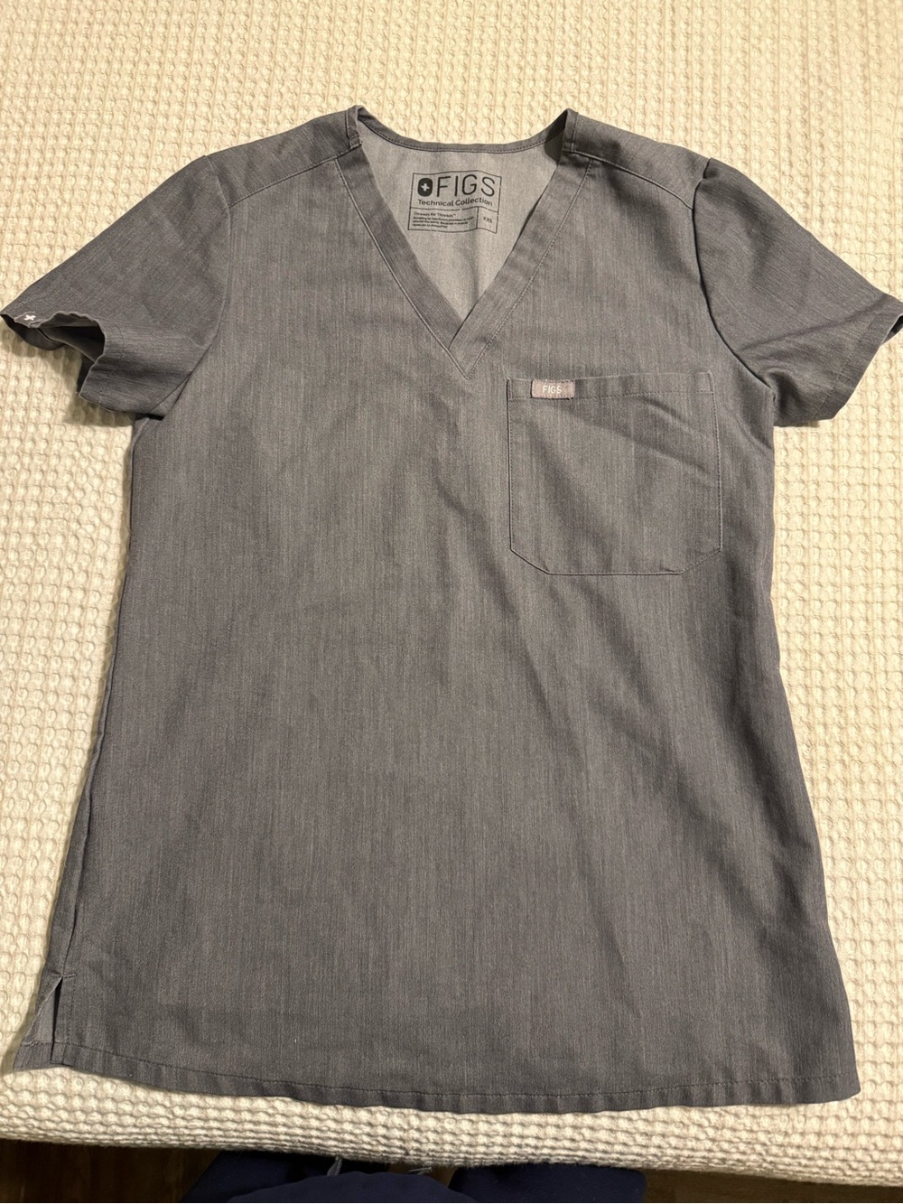 FIGS women’s Gray V-Neck Short Sleeve Scrub Top